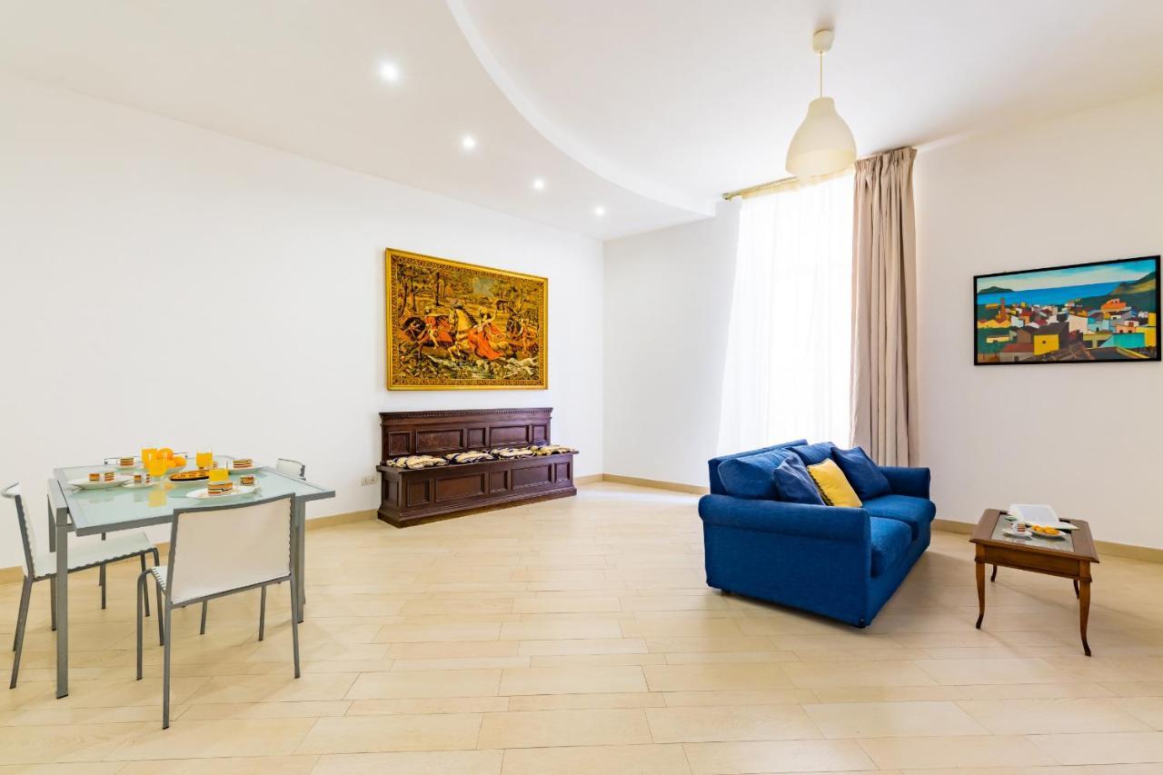 Apartment With Balcony In Palazzo Diaz By Wonderful Italy Nápoly Kültér fotó