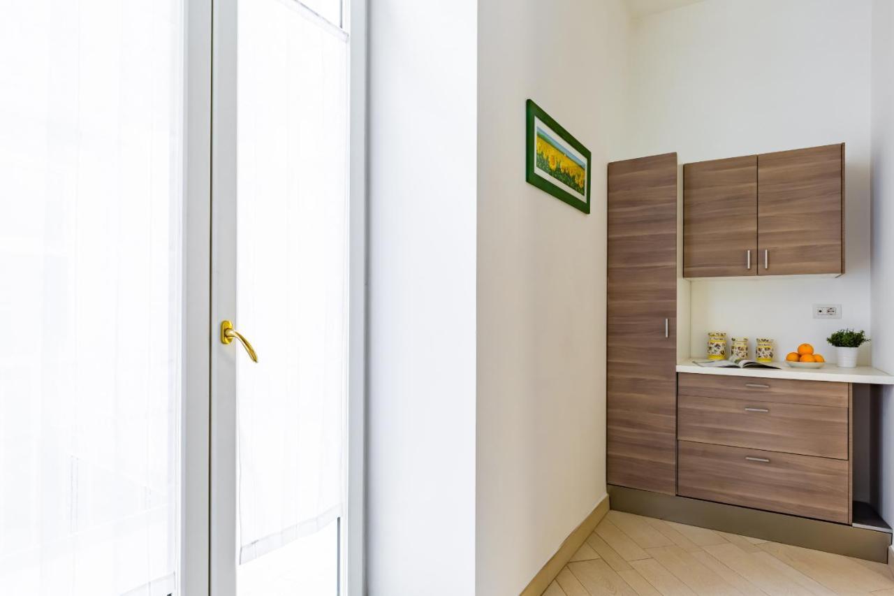 Apartment With Balcony In Palazzo Diaz By Wonderful Italy Nápoly Kültér fotó